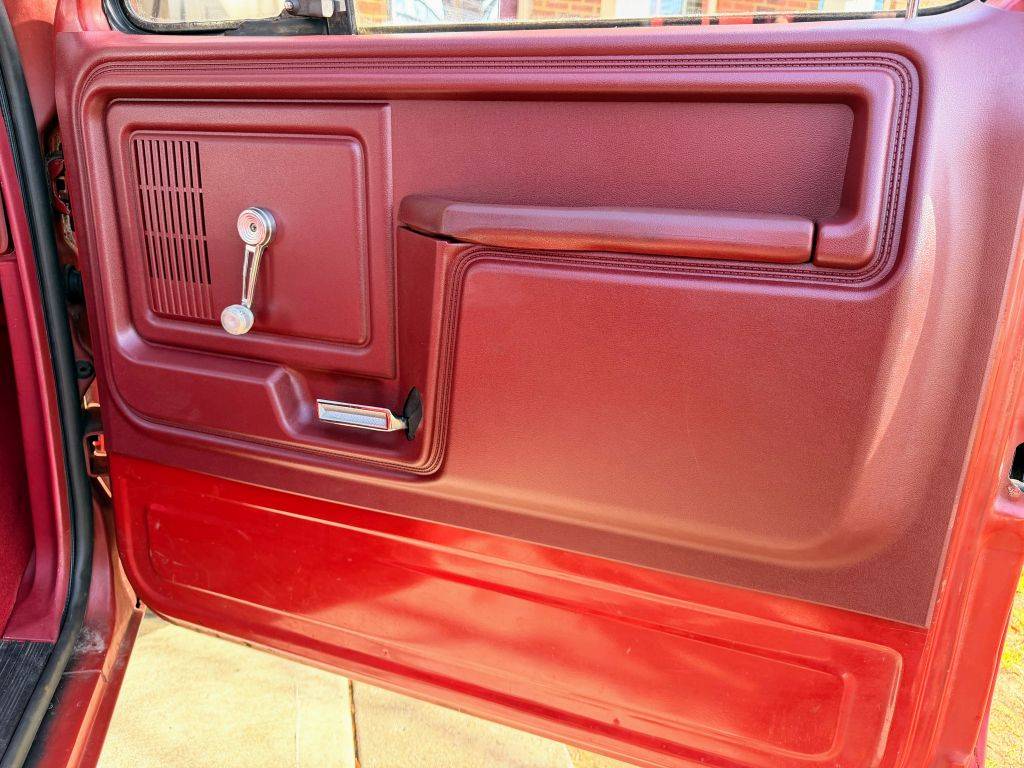 Ford-f-150-1985-red-14