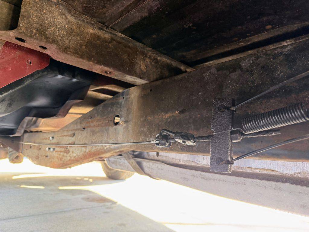 Ford-f-150-1985-red-2