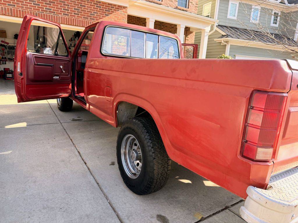 Ford-f-150-1985-red-7