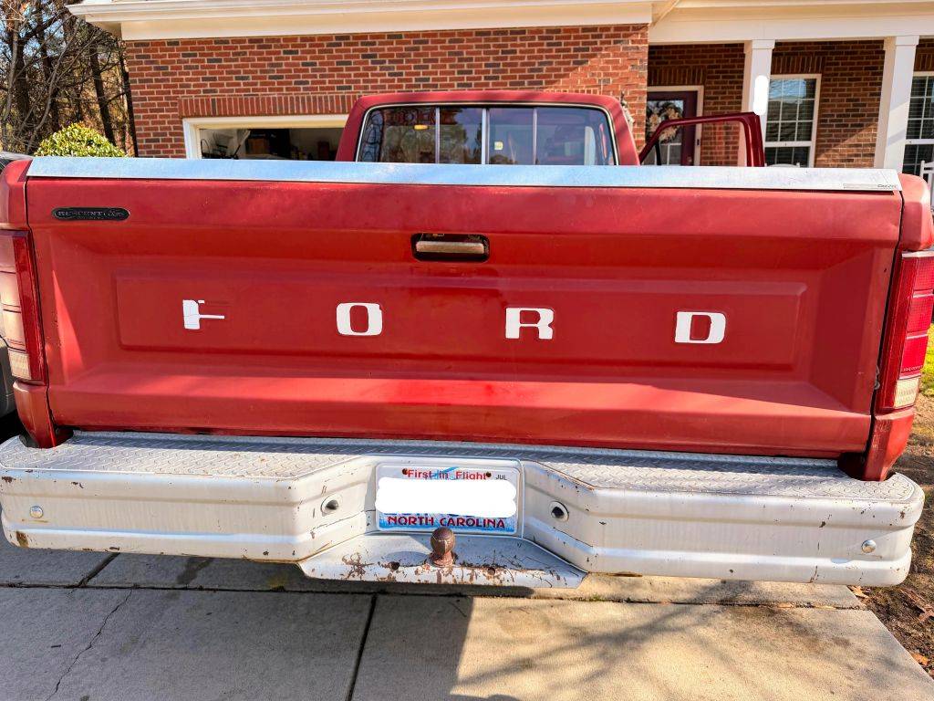 Ford-f-150-1985-red-9