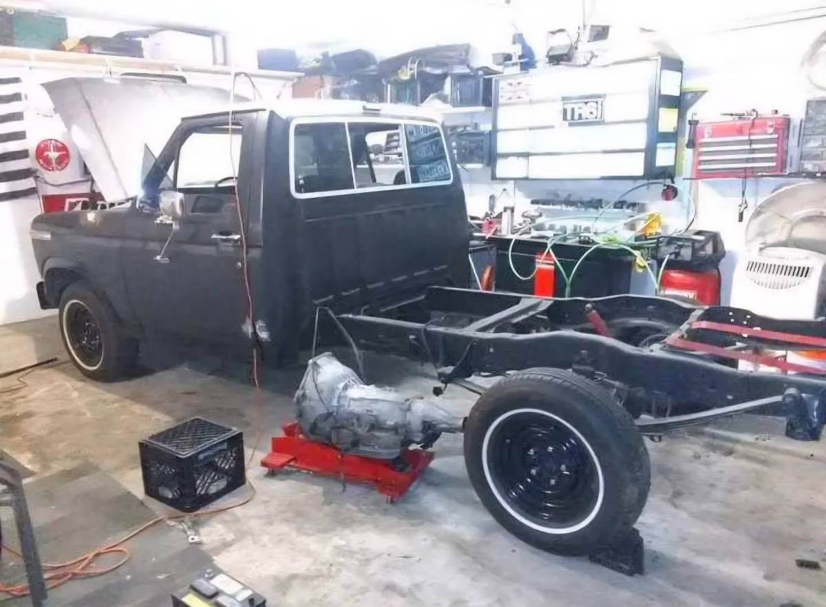 Ford-f-150-302-efi-1986-black-8