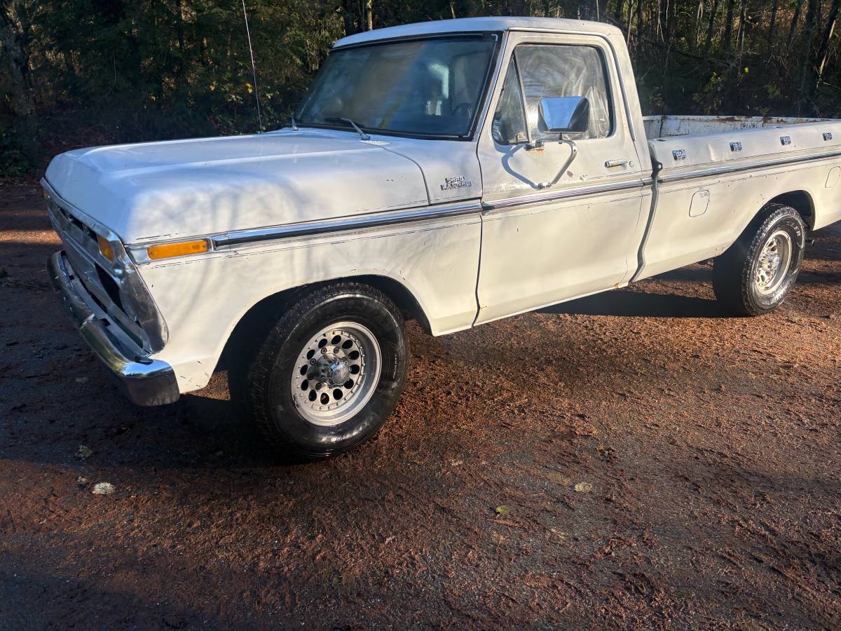Ford-f-250-1977-white-1