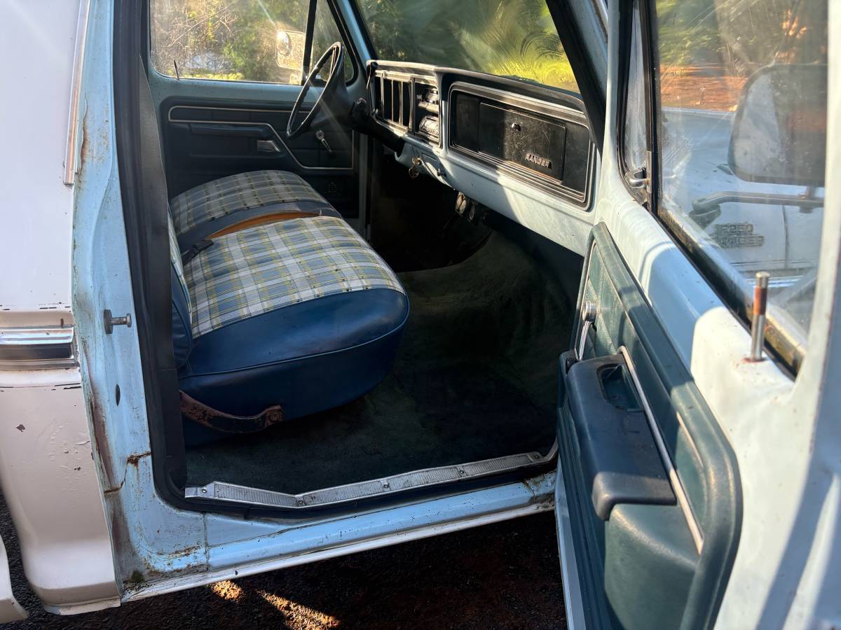 Ford-f-250-1977-white-13