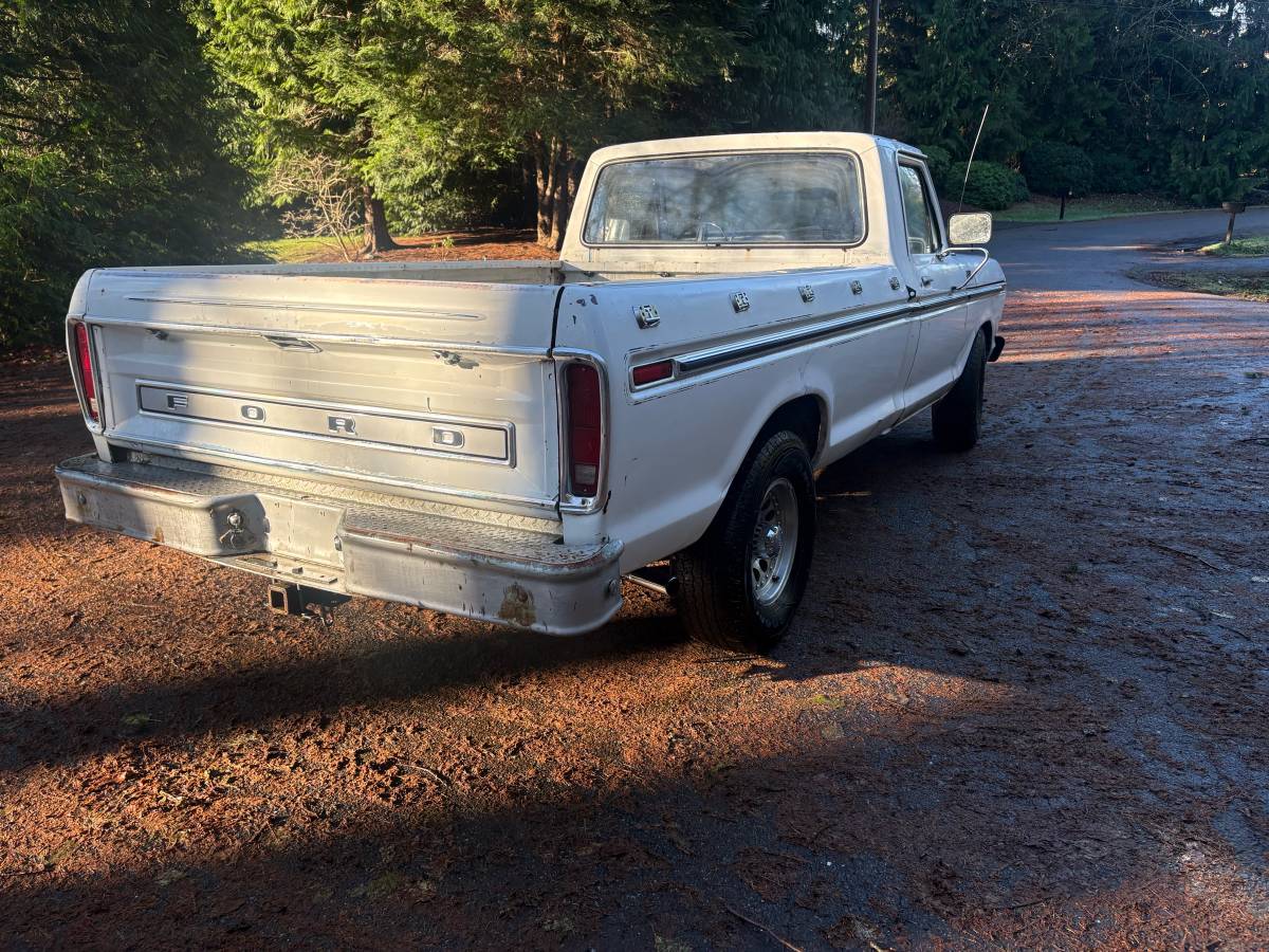 Ford-f-250-1977-white-2