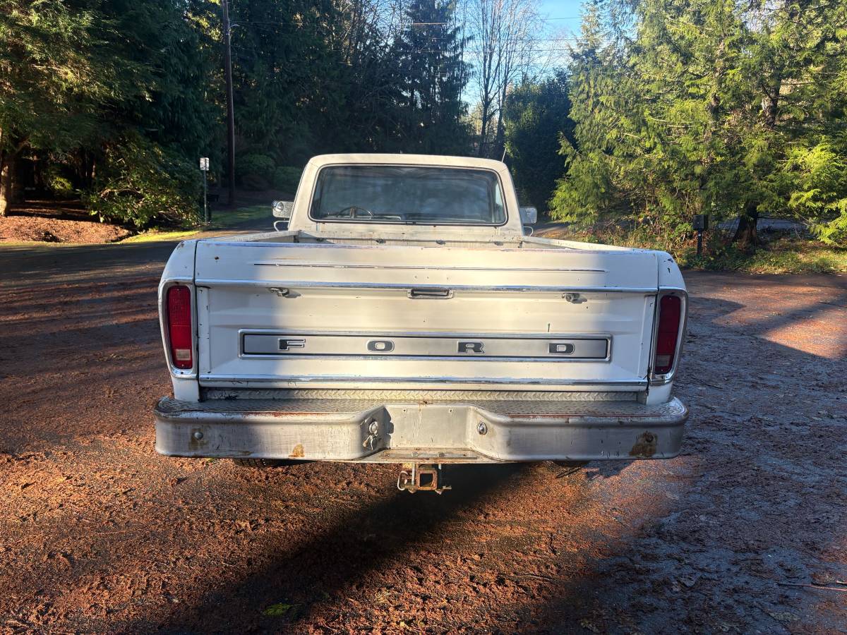 Ford-f-250-1977-white-9