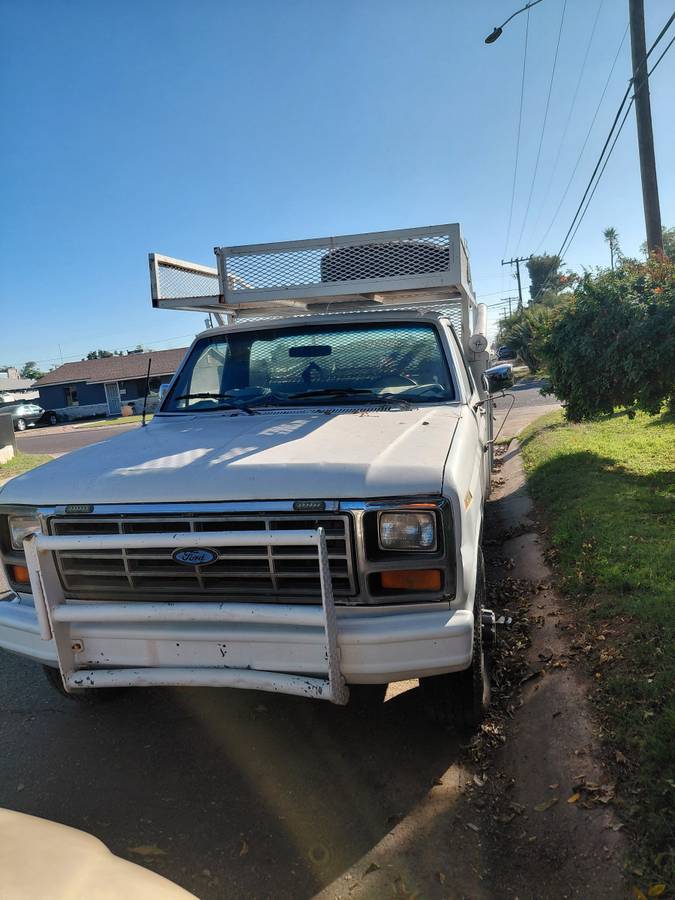 Ford-f-250-1986-white-1