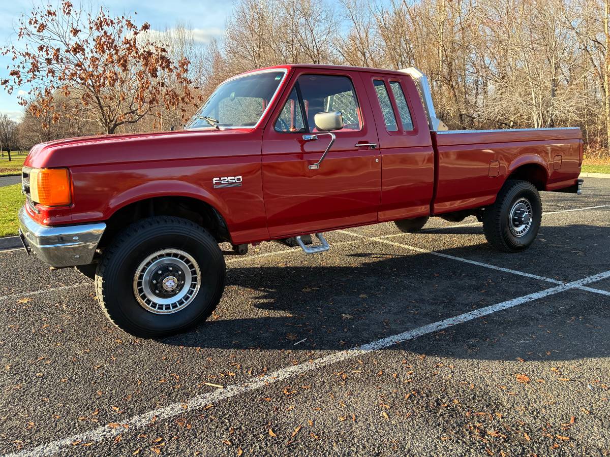 Ford-f-250-diesel-1987-red