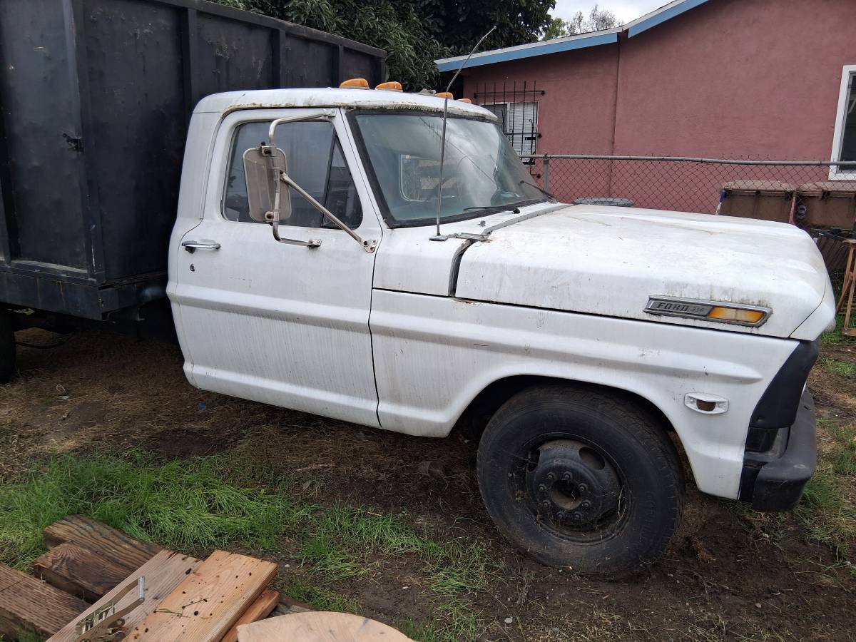 Ford-f-350-1977-white-2