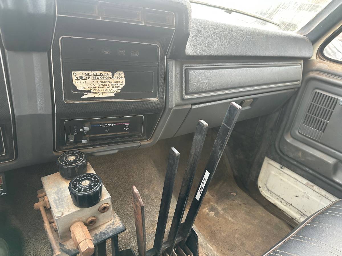 Ford-f-350-1986-white-2