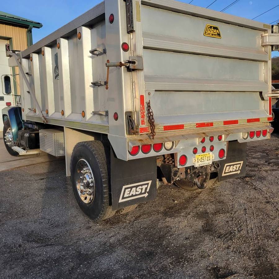 Ford-f-800-1984-black-1