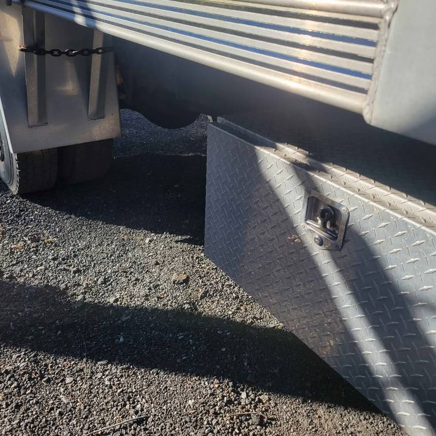 Ford-f-800-1984-black-3