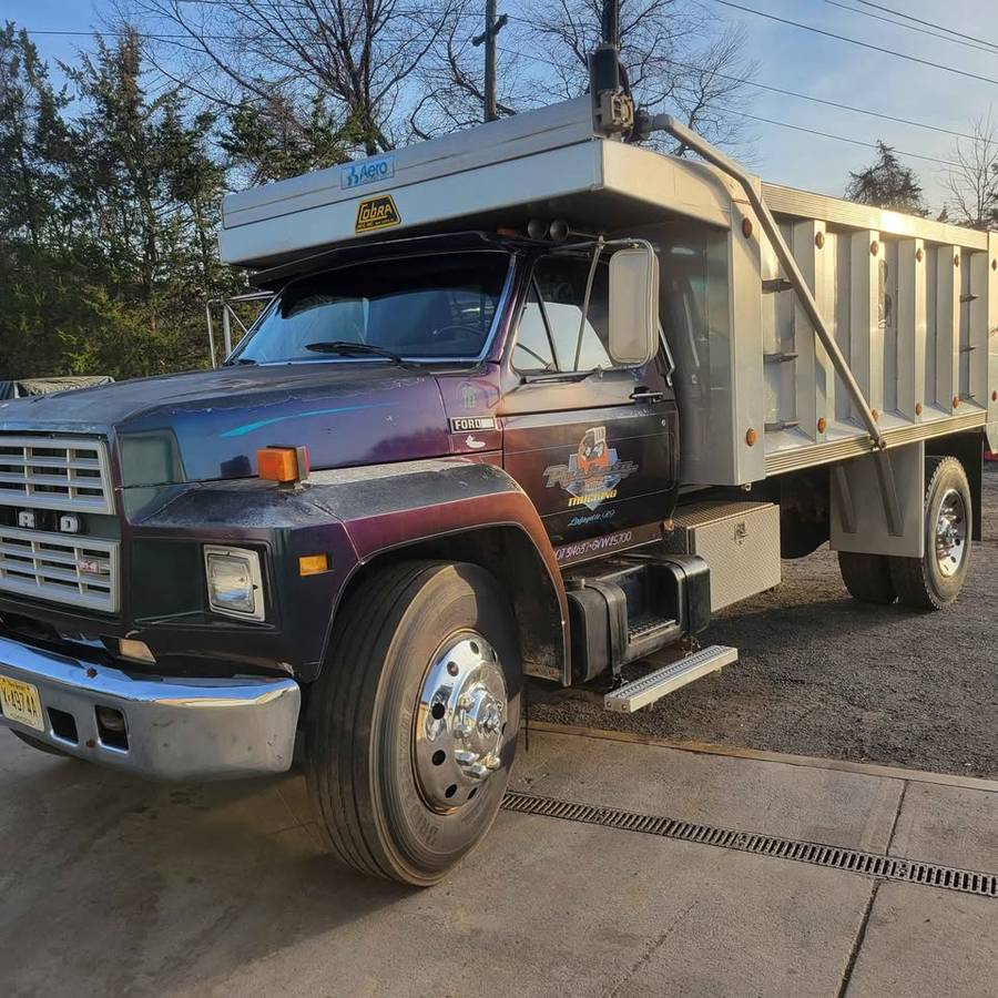 Ford-f-800-1984-black-4