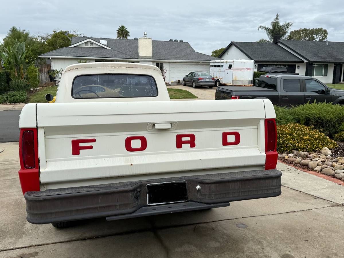 Ford-f100-pickup-1965-white-2