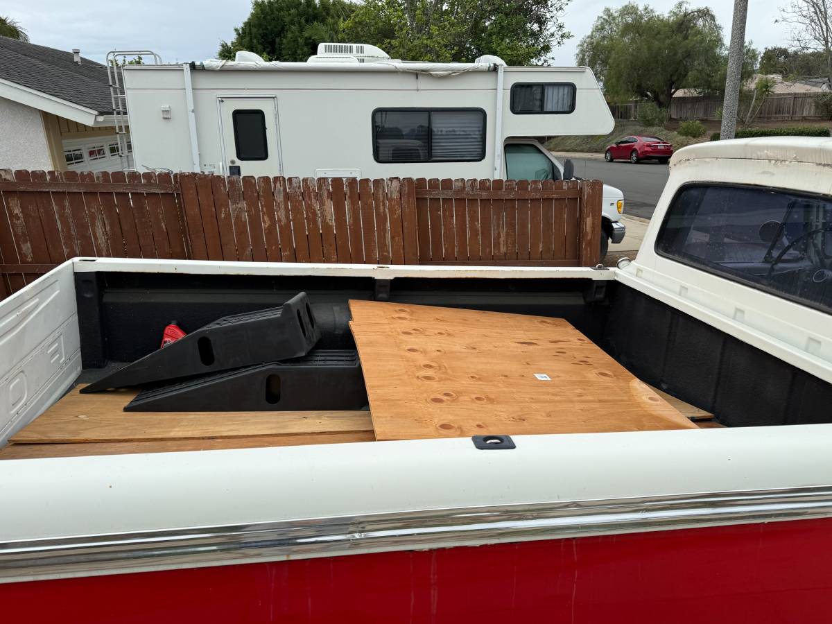 Ford-f100-pickup-1965-white-4