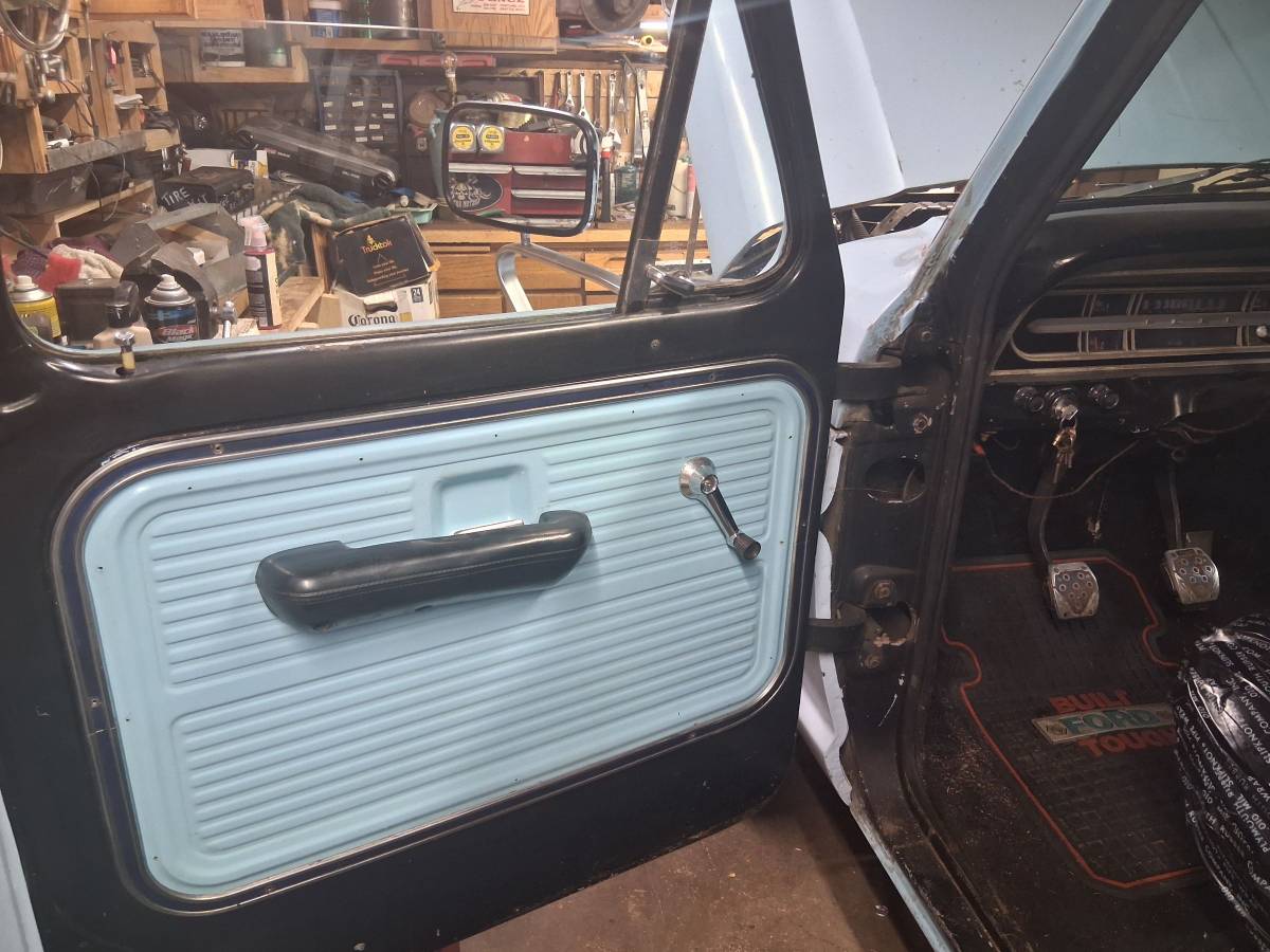 Ford-f100-pickup-1968-blue-13