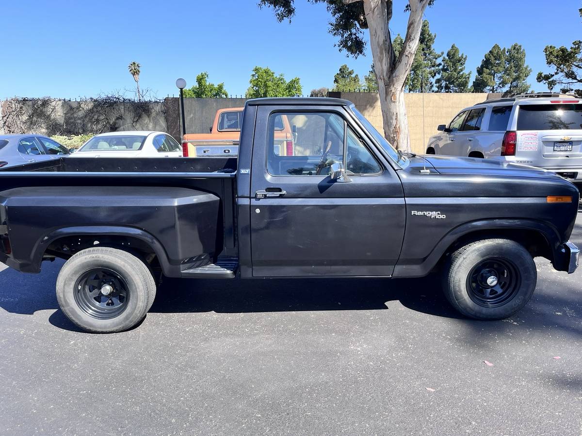Ford-f100-xlt-ranger-1981-black-1