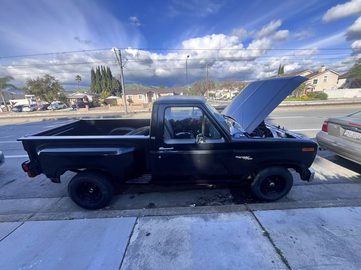 Ford-f100-xlt-ranger-1981-black-4