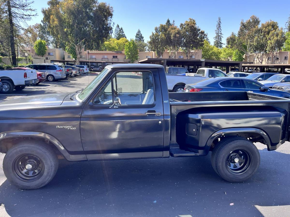 Ford-f100-xlt-ranger-1981-black