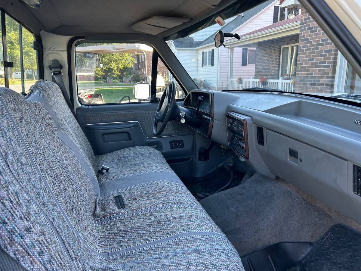 Ford-f15o-x-l-t-lariat-4x4-1988-white-3