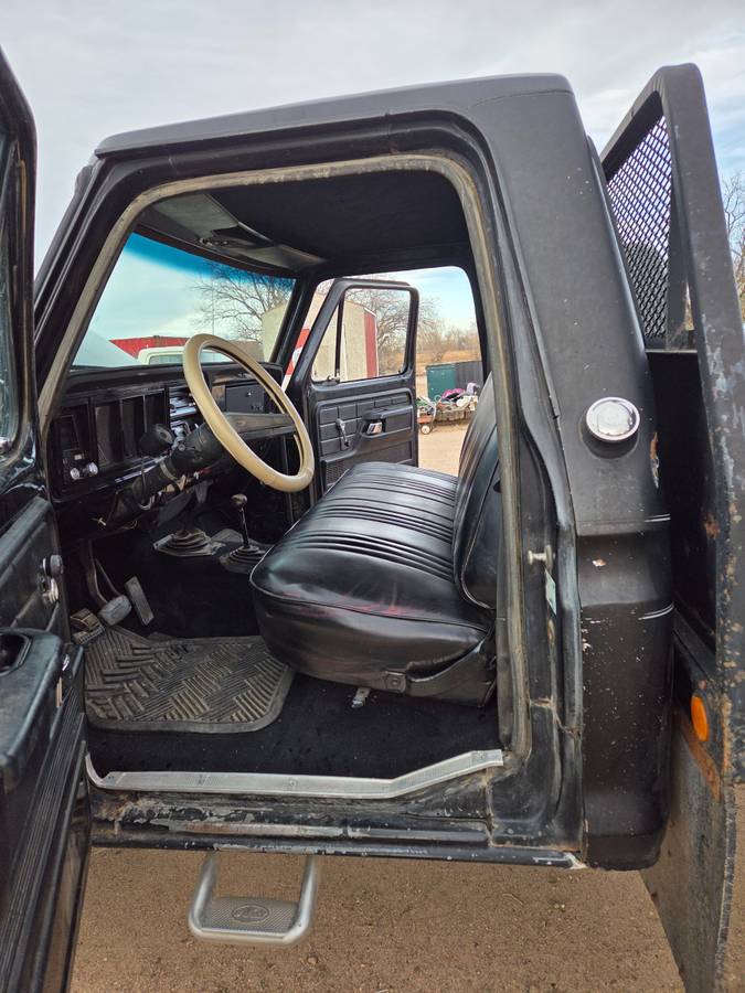 Ford-f250-1977-black-10