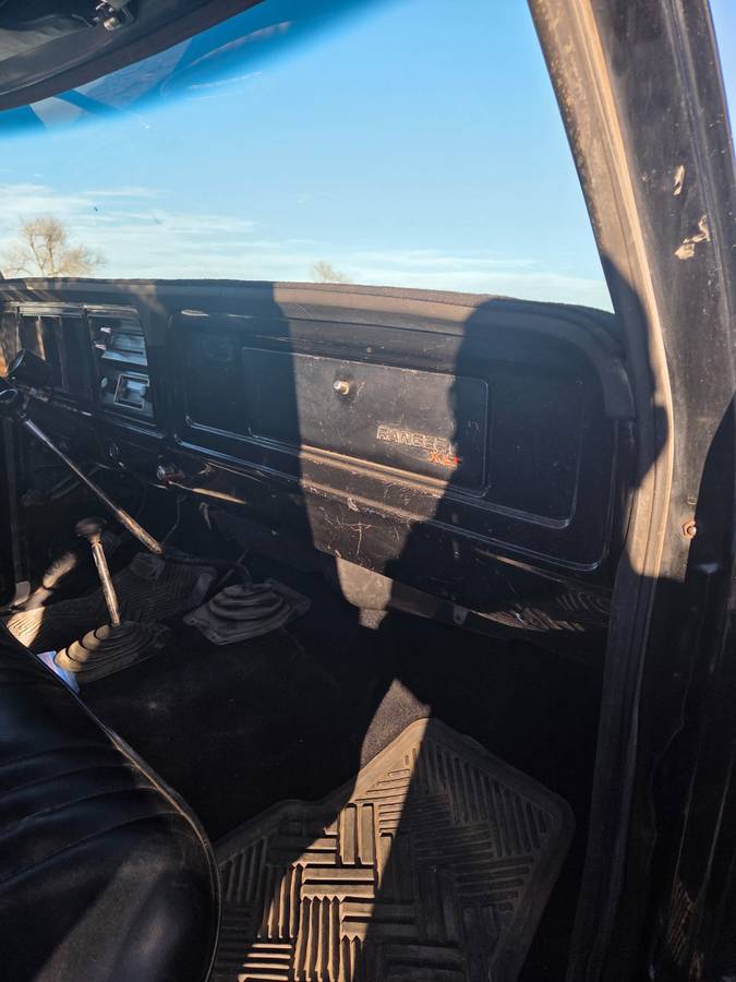 Ford-f250-1977-black-4