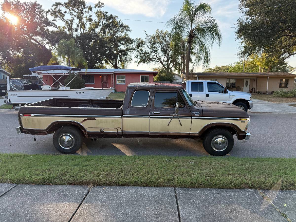 Ford-f250-camper-special-1979-3