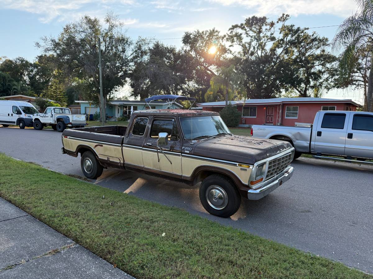 Ford-f250-camper-special-1979