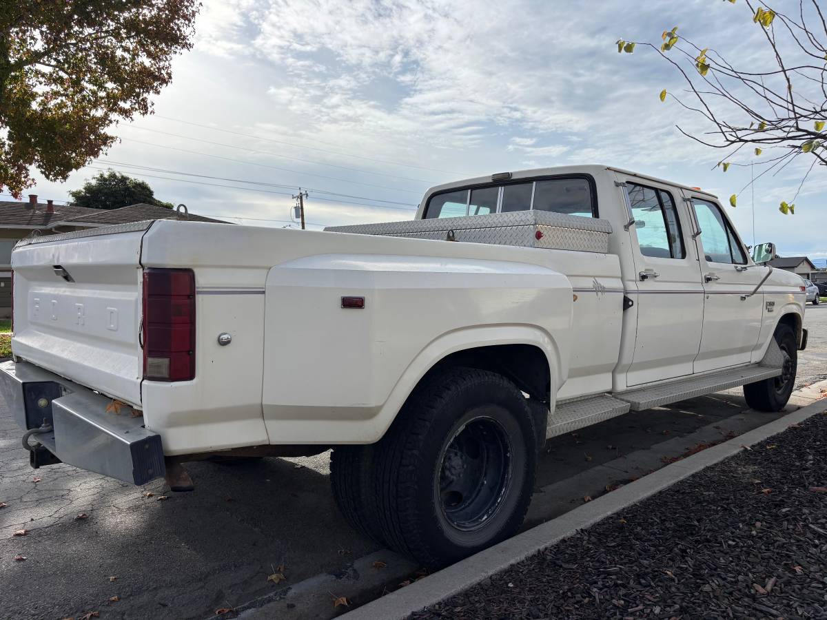 Ford-f350-super-duty-crew-cab-diesel-1985-1
