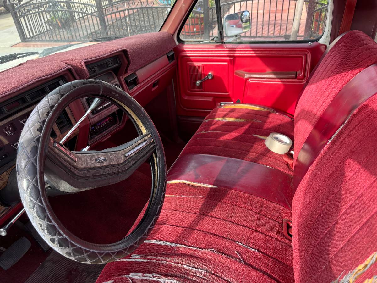 Ford-f350-super-duty-crew-cab-diesel-1985-3