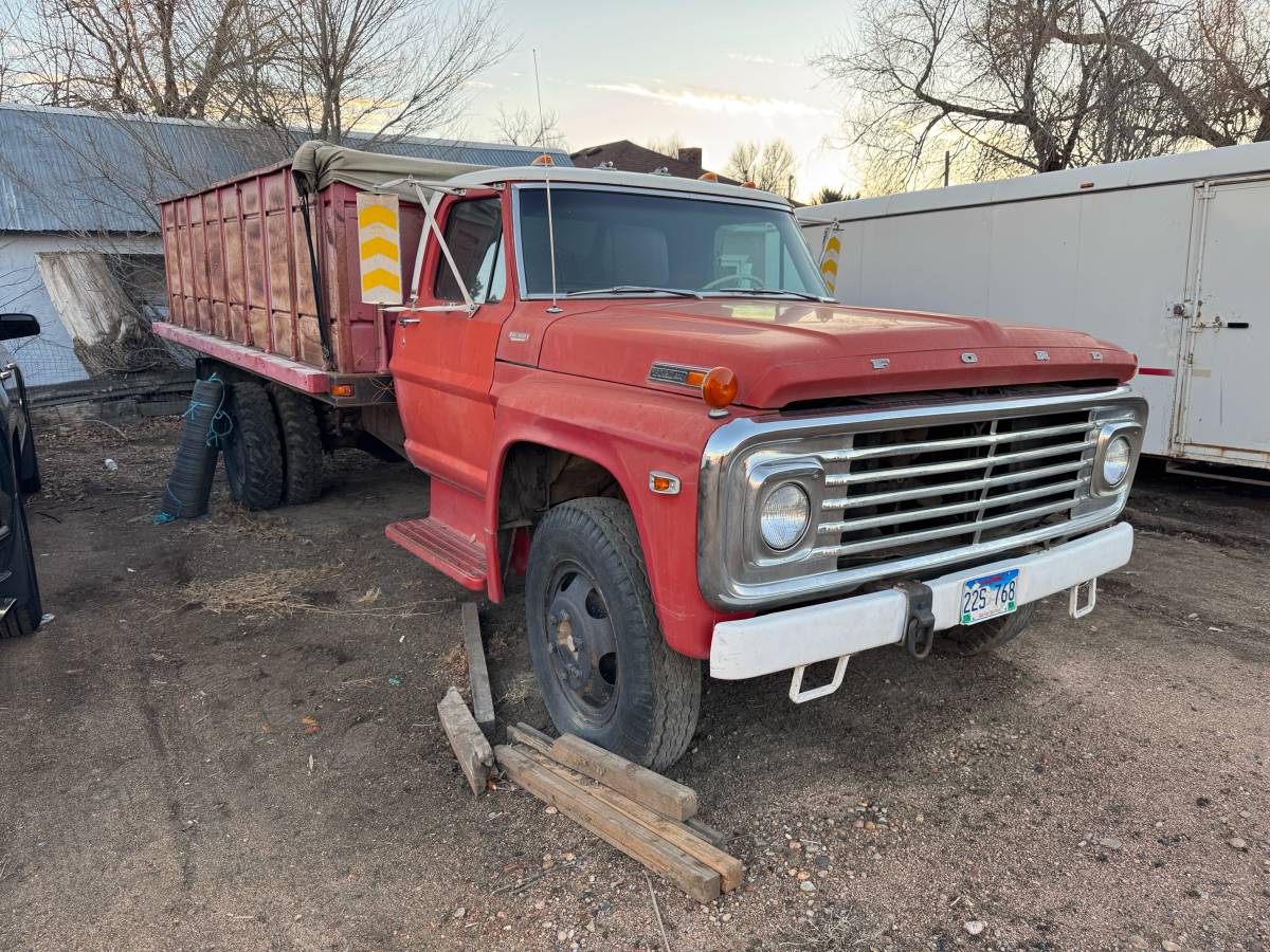 Ford-f600-1968-red-1