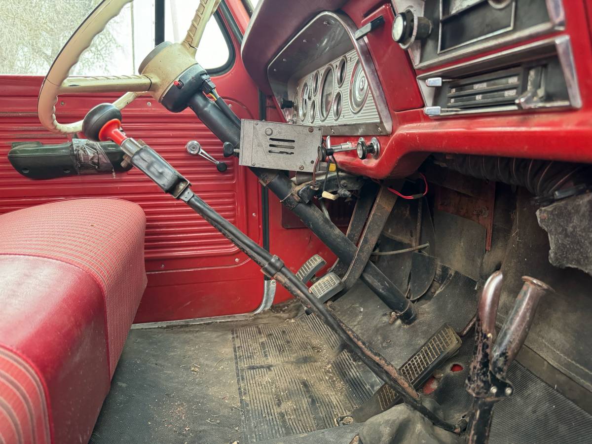 Ford-f600-1968-red-11