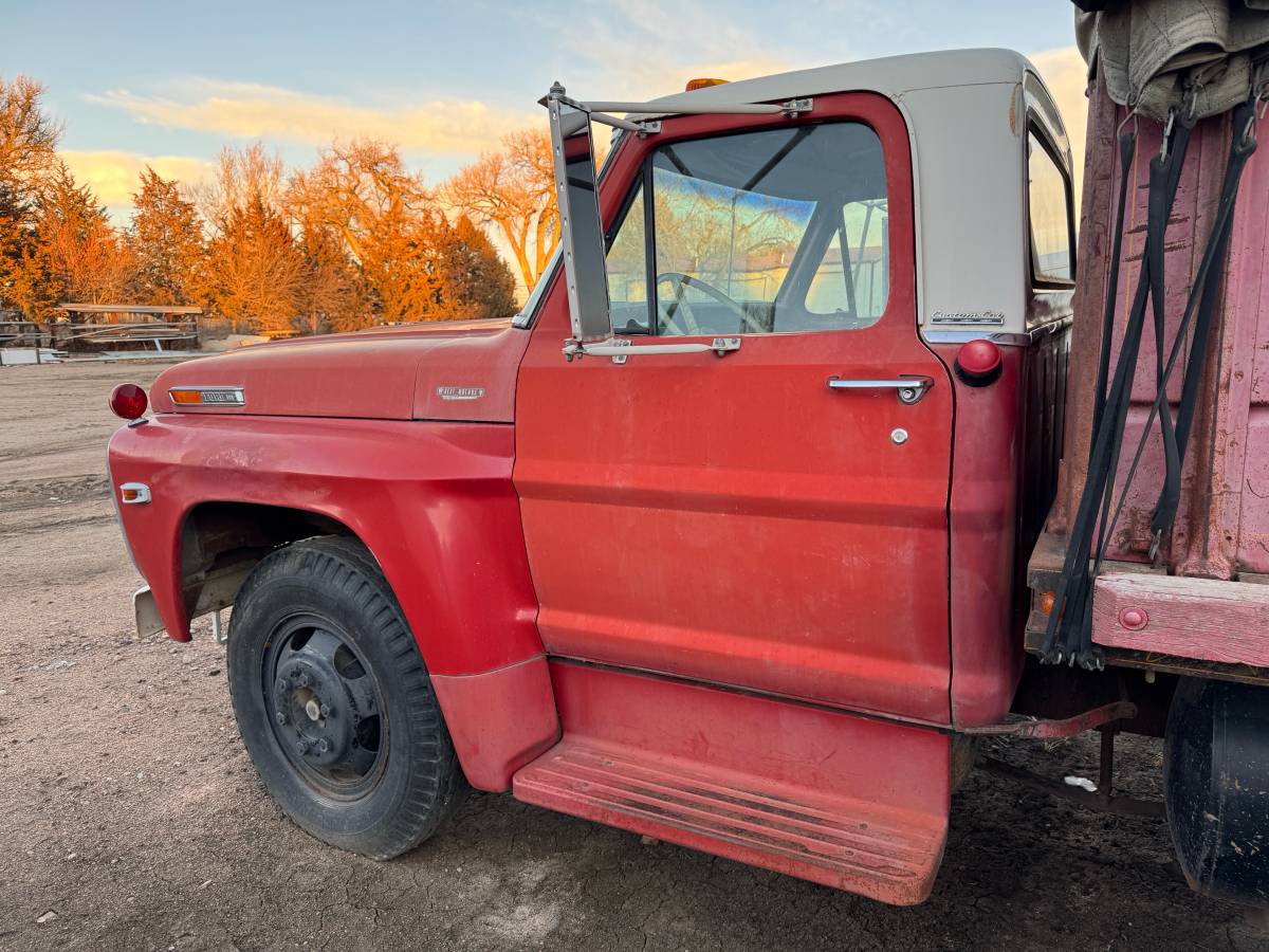 Ford-f600-1968-red-3