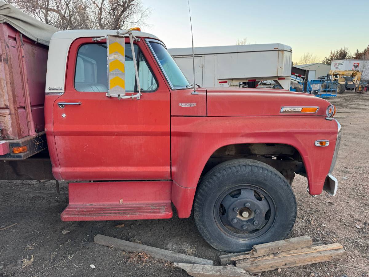 Ford-f600-1968-red-4