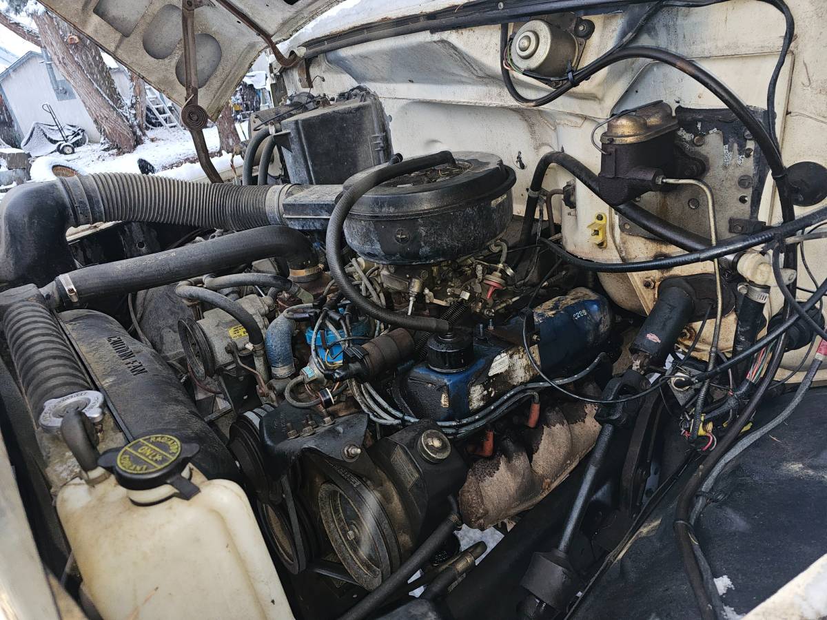 Ford-f600-1983-white-1