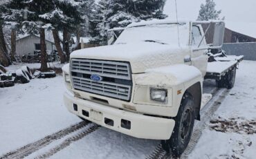 Ford-f600-1983-white-3