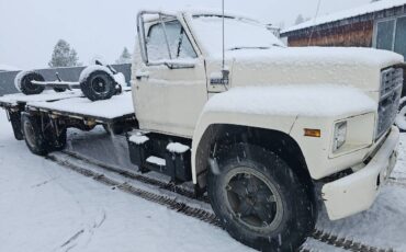 Ford-f600-1983-white
