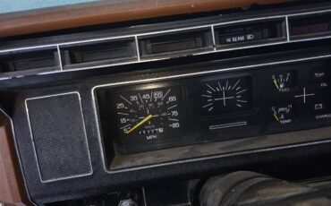 Ford-f600-1983-white-4