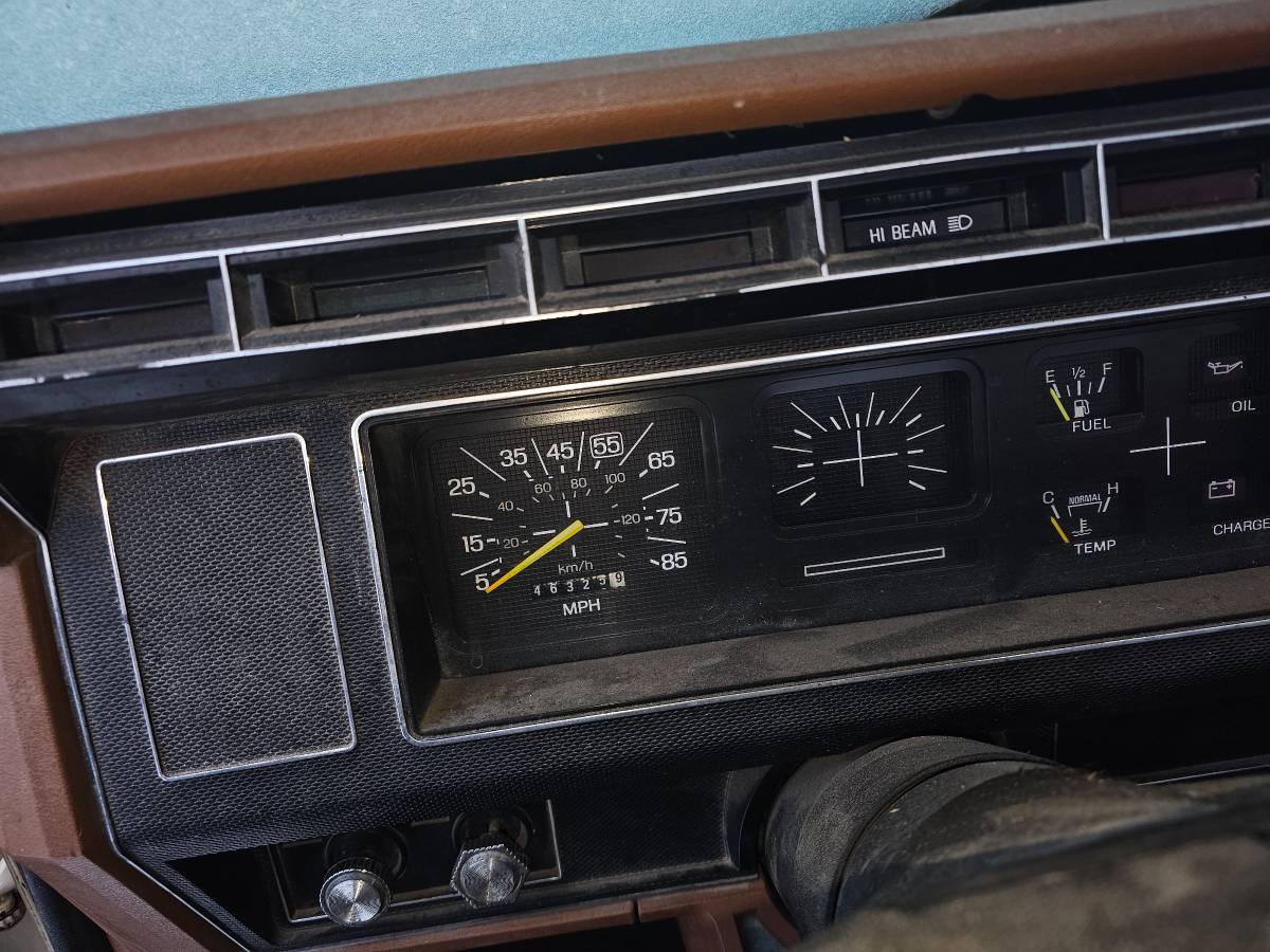 Ford-f600-1983-white-4