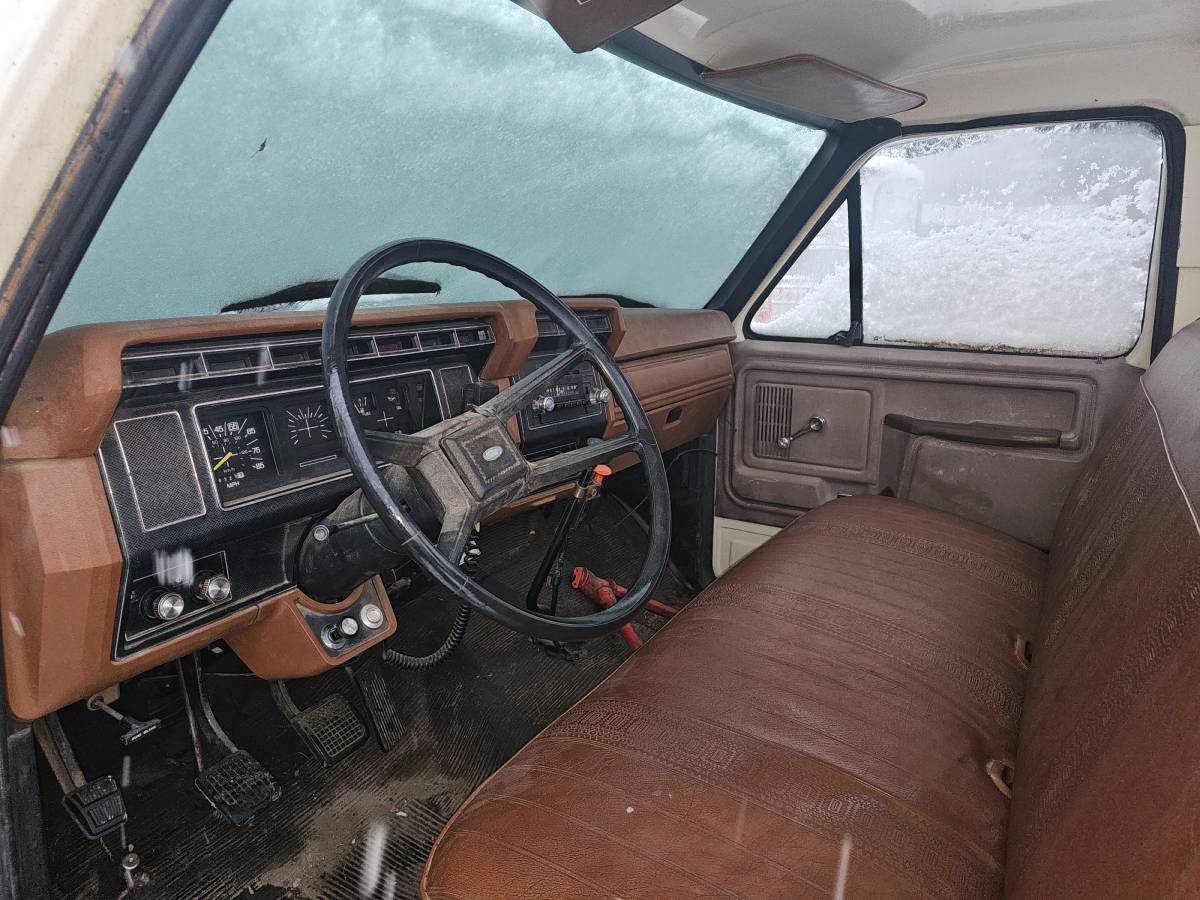 Ford-f600-1983-white-5