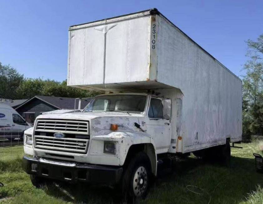 Ford-f700-diesel-1986-white-2