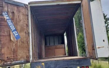 Ford-f700-diesel-1986-white-3