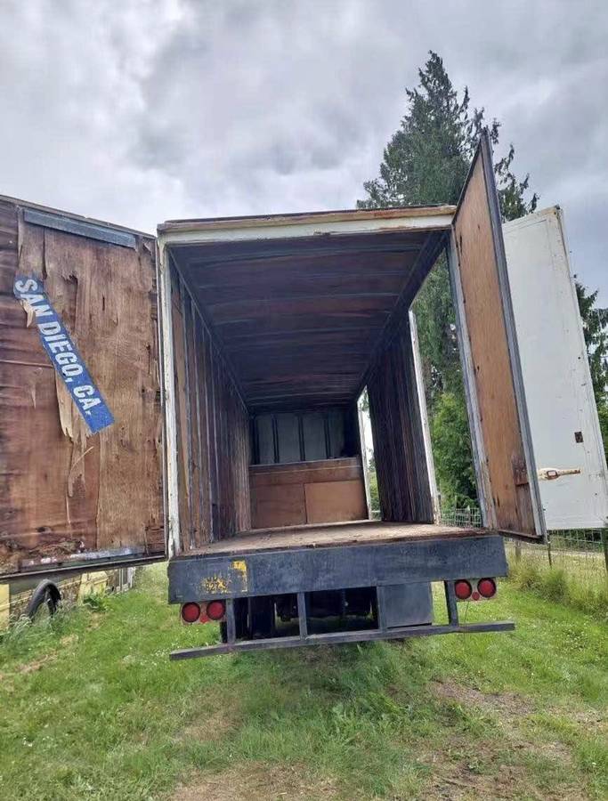 Ford-f700-diesel-1986-white-3