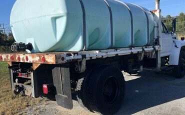 Ford-f700-diesel-1993-white-2