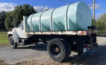 Ford-f700-diesel-1993-white-6