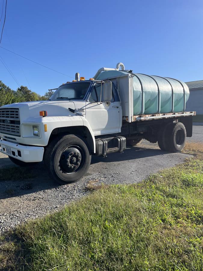 Ford-f700-diesel-1993-white