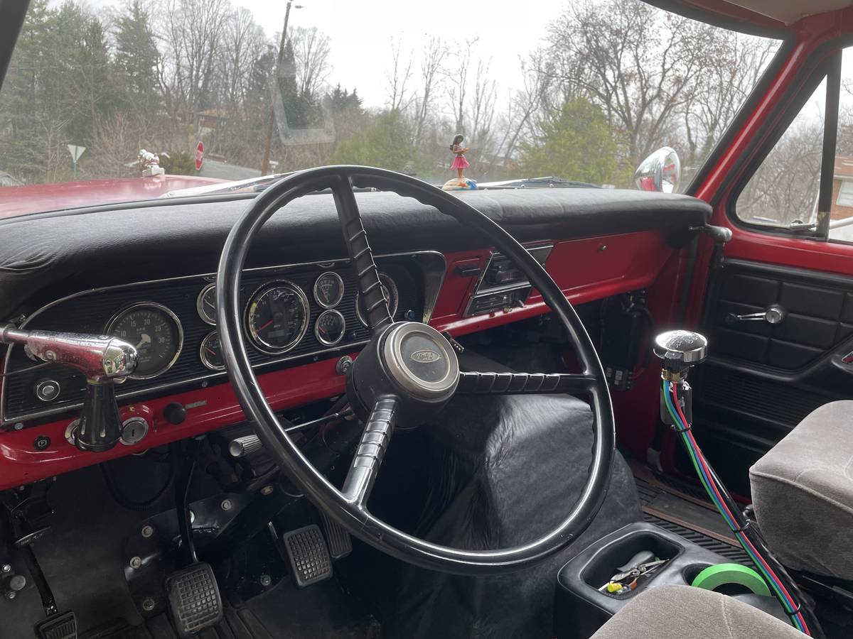 Ford-f750-diesel-1975-red-2