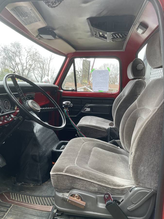 Ford-f750-diesel-1975-red-4