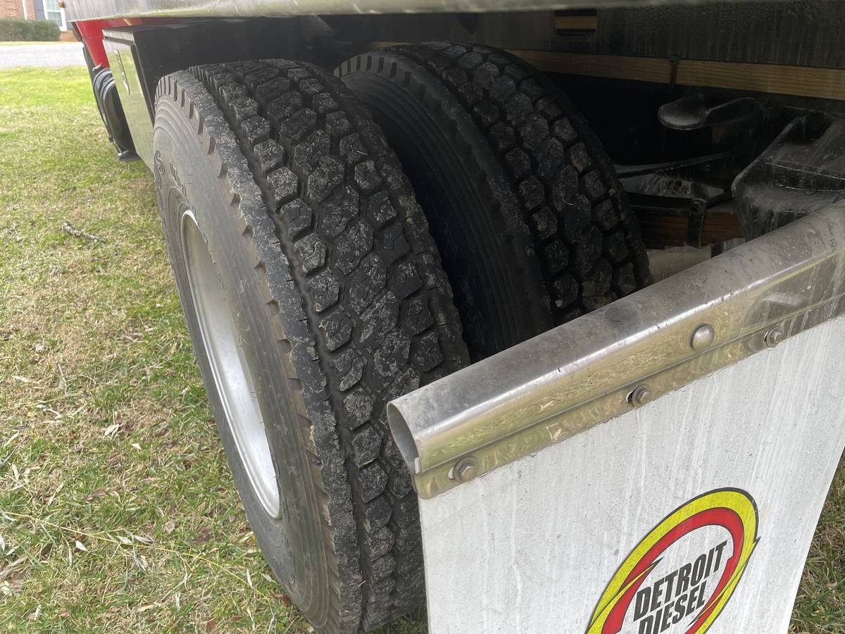 Ford-f750-diesel-1975-red-8