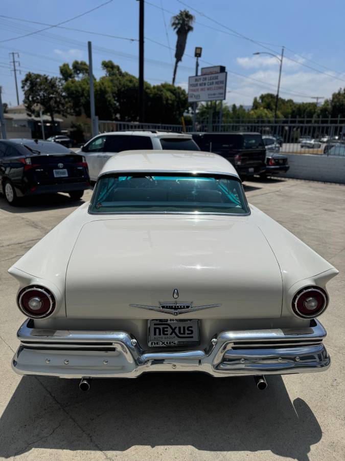 Ford-fairlane-1957-23