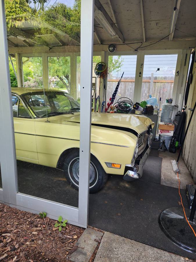 Ford-falcon-1968-yellow-1